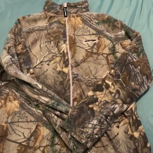 Women’s Realtree fleece jacket.